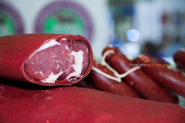 Afyon sucuğunu farklı yapan manda eti EKONOMİ ANTALYA�NIN İLK VE