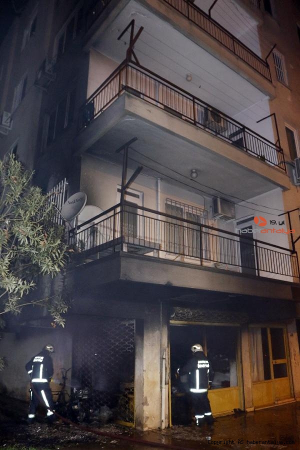 Depo yangınında genç kadının motosikleti küle döndü ASAYİŞ ANTALYA
