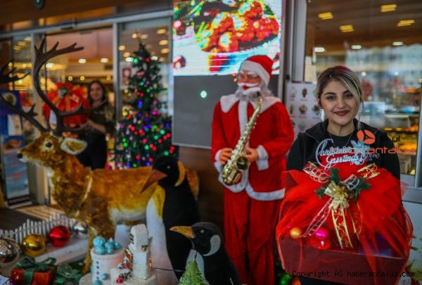 Yılbaşı sepetleri vitrine çıktı. Bakın fiyatları ne ?-2