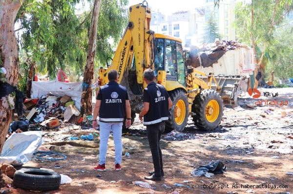 Antalya'da polis ve zabıtadan 'kötü görüntü' baskını-5