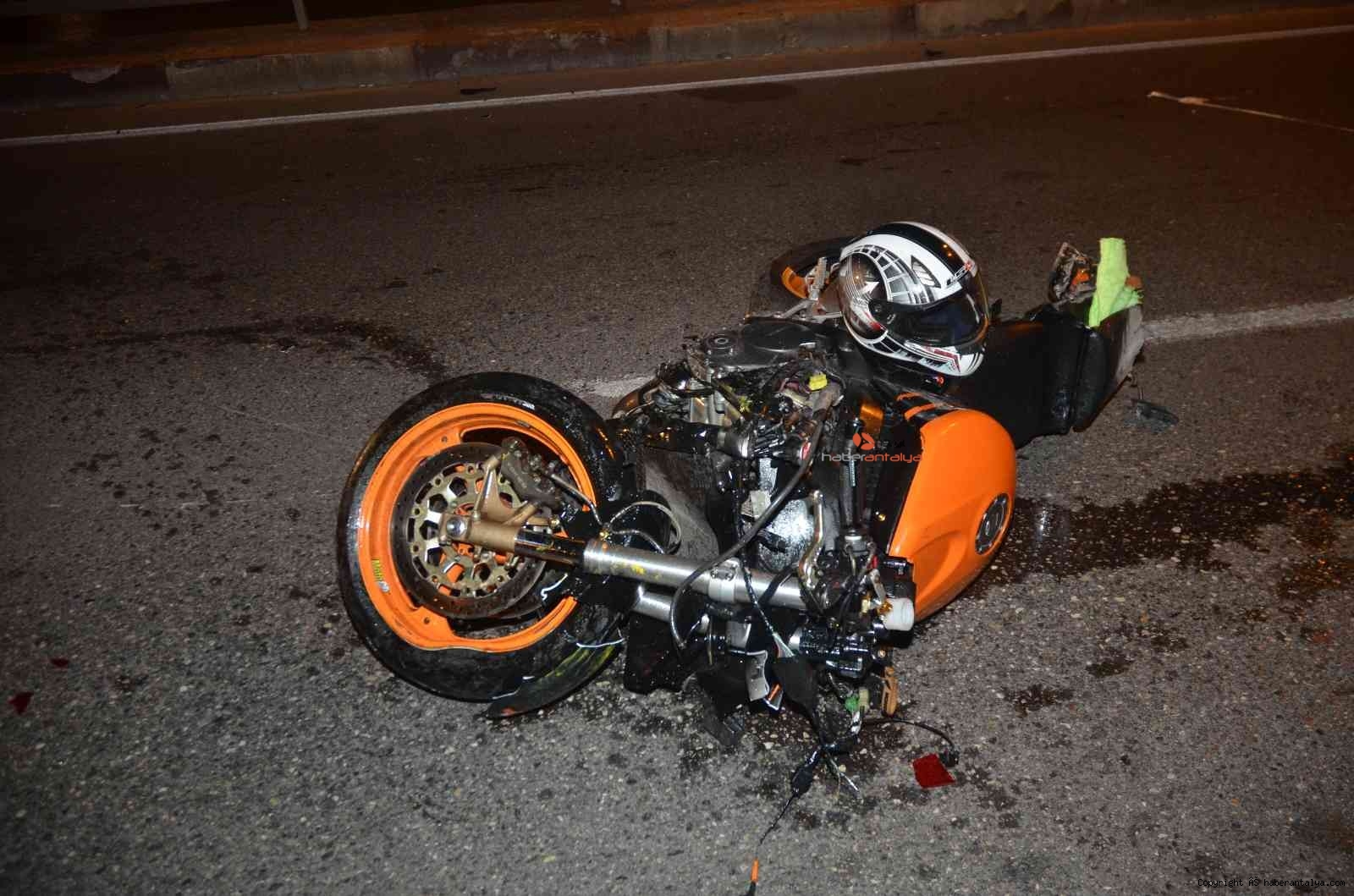 Antalya�da motosiklet kaza yapan araçlara çarptı ASAYİŞ ANTALYA�NIN