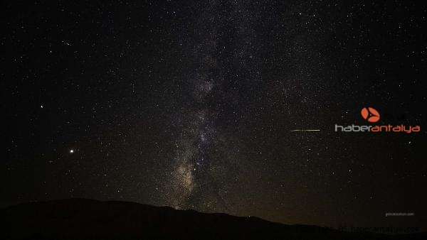 2022/08/yilin-en-etkileyici-meteor-yagmuru-hizlari-saniyede-66-kilometre-c5081e3ed2b5-3.jpg