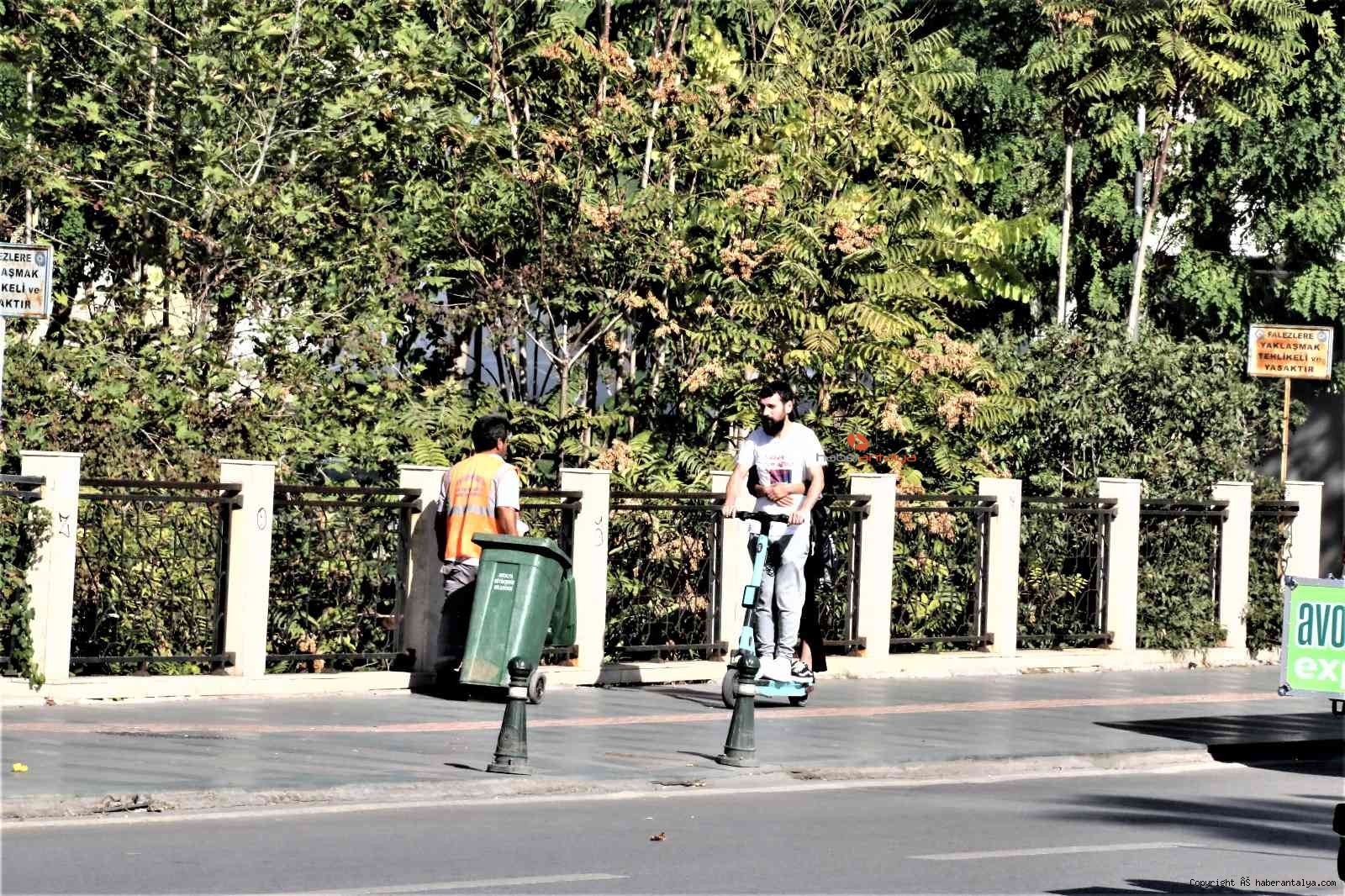 2022/10/antalyada-scooter-faciasi-kullanicilara-ders-olmadi-20221024AW74-5.jpg