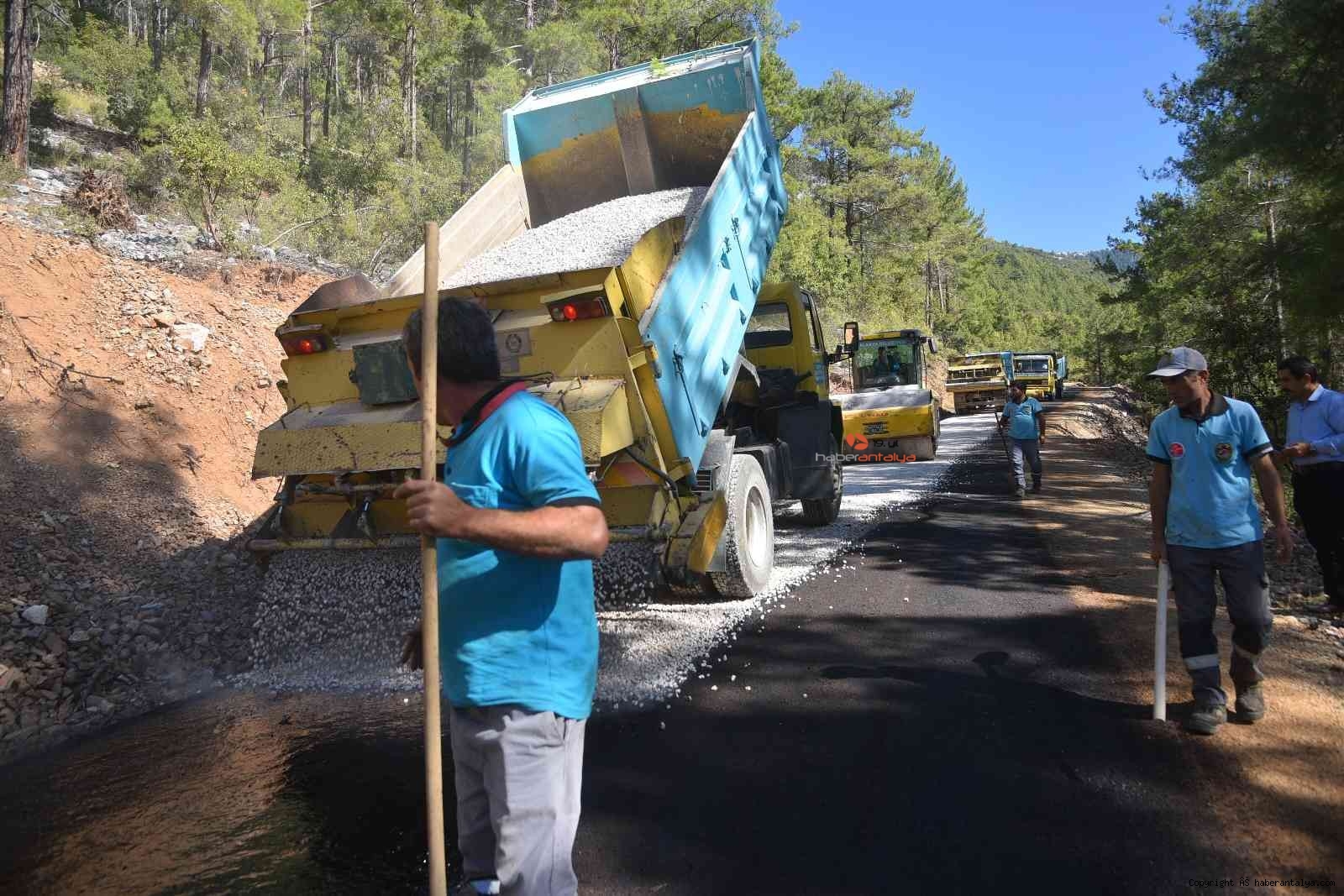 Uğurlu Mahallesi'nde 36 yıl sonra gelen yol sevinci-5