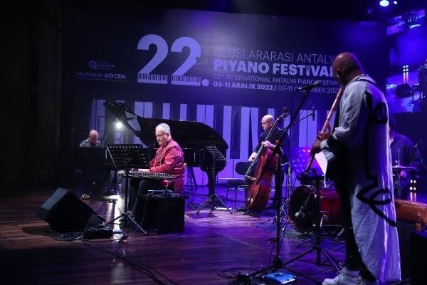 2022/12/dogu-ve-bati-muzikleri-antalya-piyano-festivalinde-bulustu-518819ba6796-3.jpg