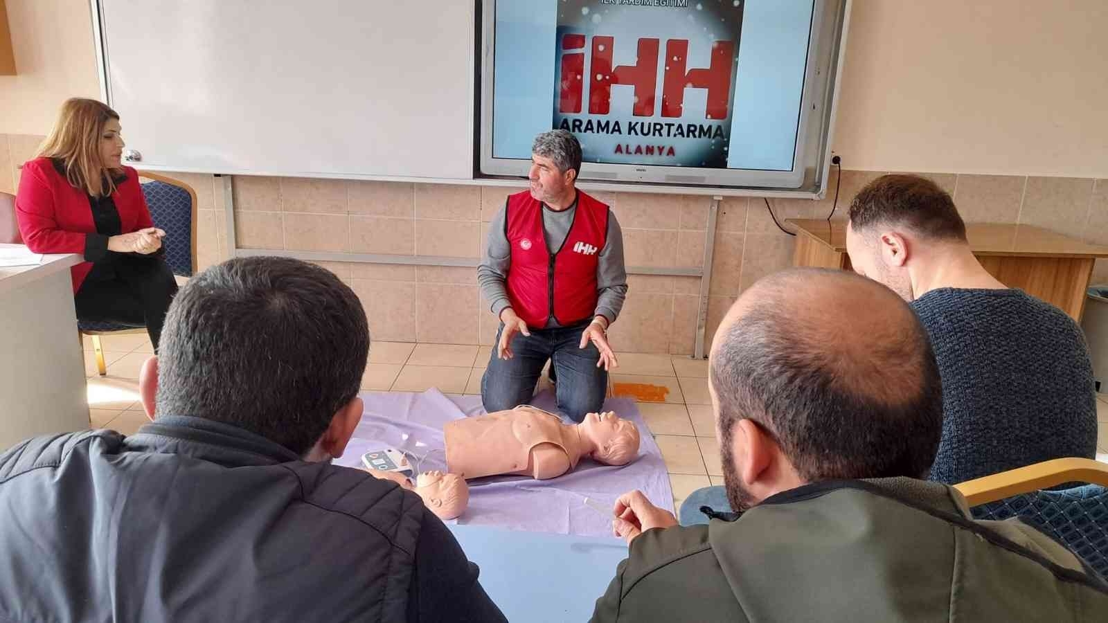 Gazipaşa'da gönüllülere ilk yardım eğitimi-1