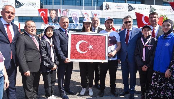 Spor salonunda 19 Mayıs töreni-3