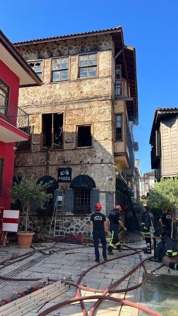 Antalya'da butik otelde yangın: 2 ölü, 12 yaralı !-2