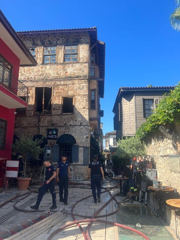 Antalya'da butik otelde yangın: 2 ölü, 12 yaralı !-3