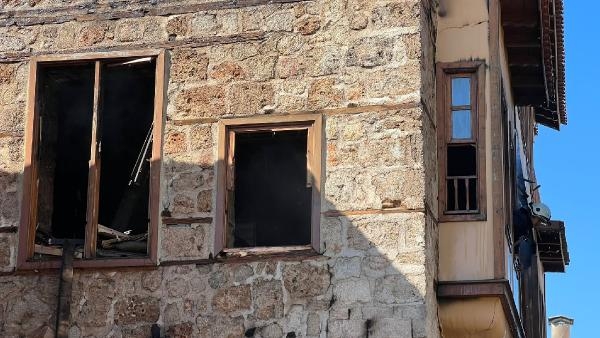 Antalya'da butik otelde yangın: 2 ölü, 12 yaralı !-4
