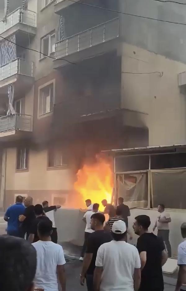 Sigara izmaritinden çıkan yangında 4'ü çocuk 8 kişi dumandan etkilendi-1