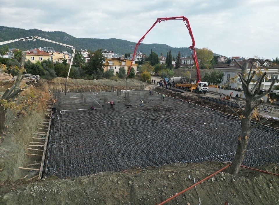 2023/12/kemer-goynuk-kapali-pazar-yerine-ilk-betonlar-dokuldu-20231204AW09-2.jpg