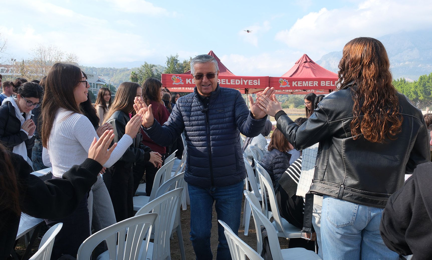 Başkan Topaloğlu'ndan öğrencilere mangal partisi