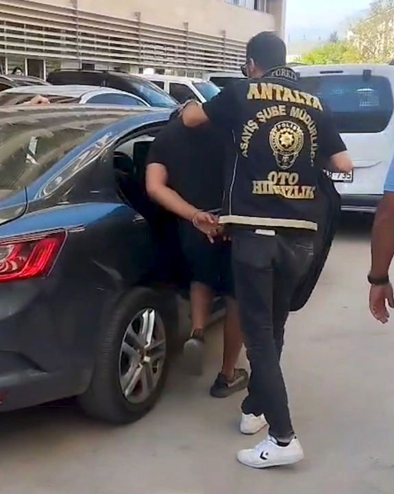 Antalya'da 'change' araç operasyonu