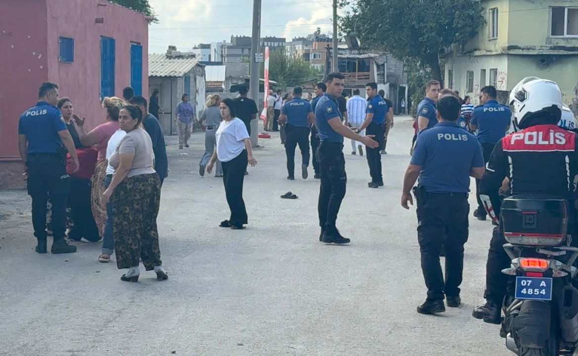Husumetli ailelerin silahlı kavgası; 2 yaralı