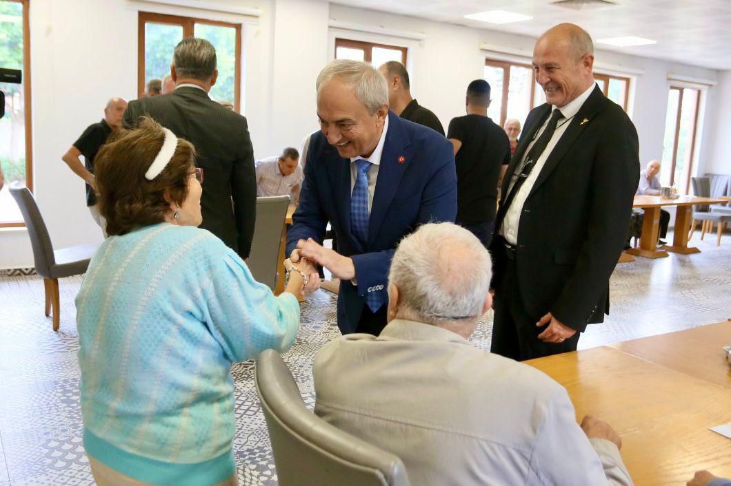 Kaymakam Dervişoğlu ve Başkan Kocagöz, Şefkat ve Huzurevi’ni ziyaret etti