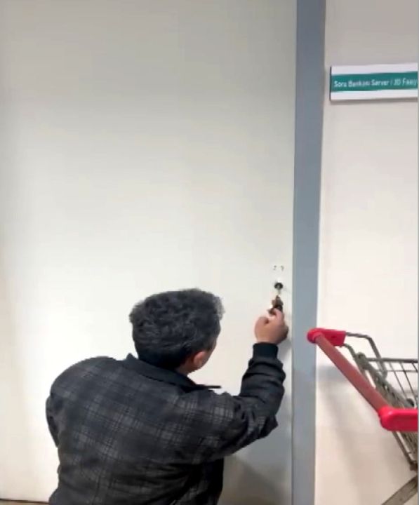 Üniversite hastanesinde profesöre 'gizli kamera' soruşturması