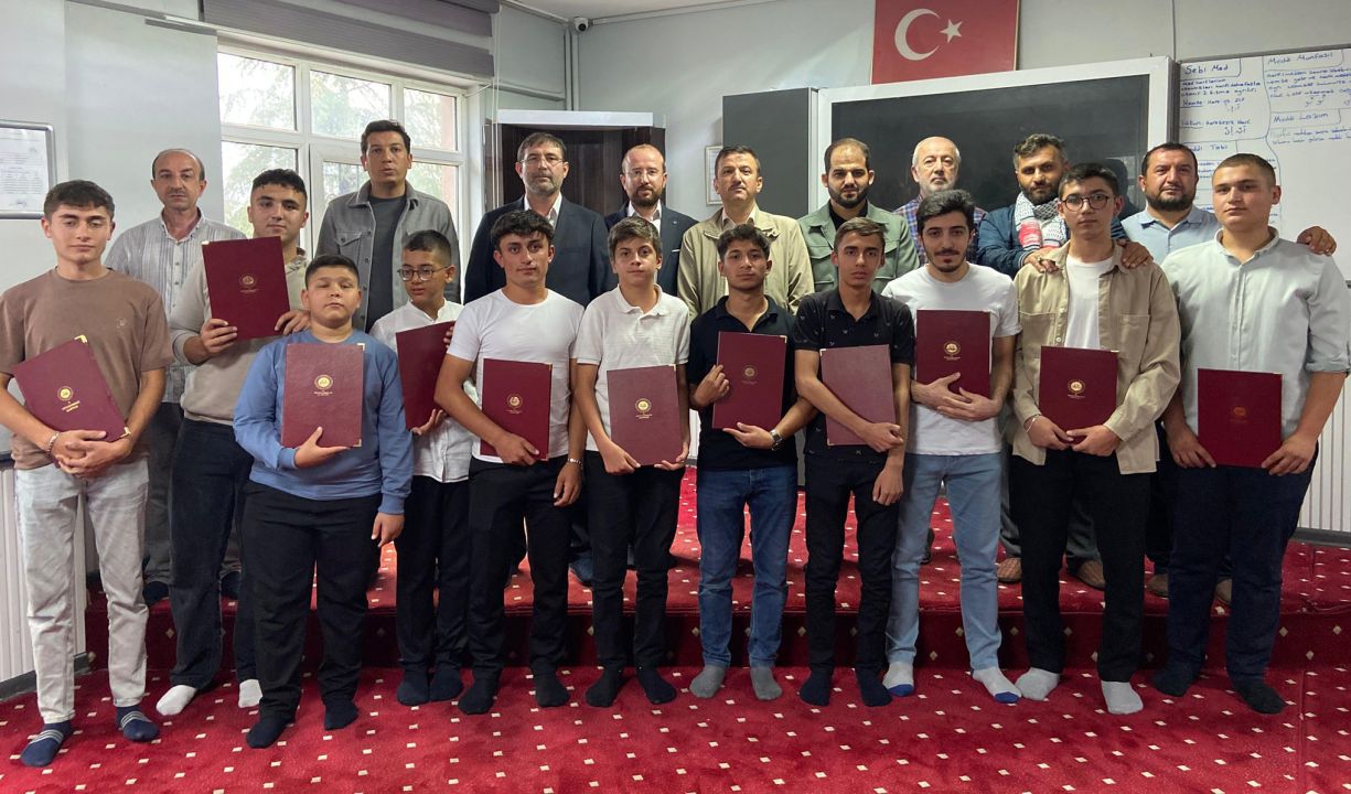 Hafızlara belgeleri takdim edildi