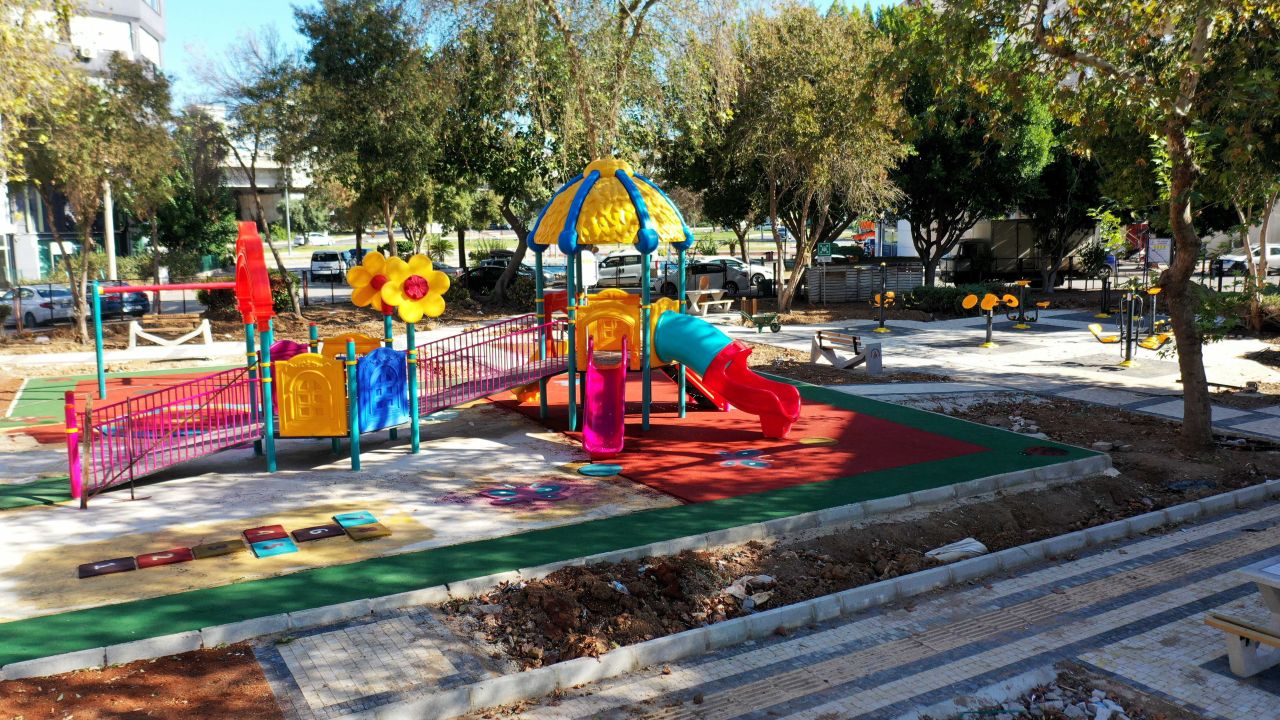 Muratpaşa’nın parkları yenileniyor