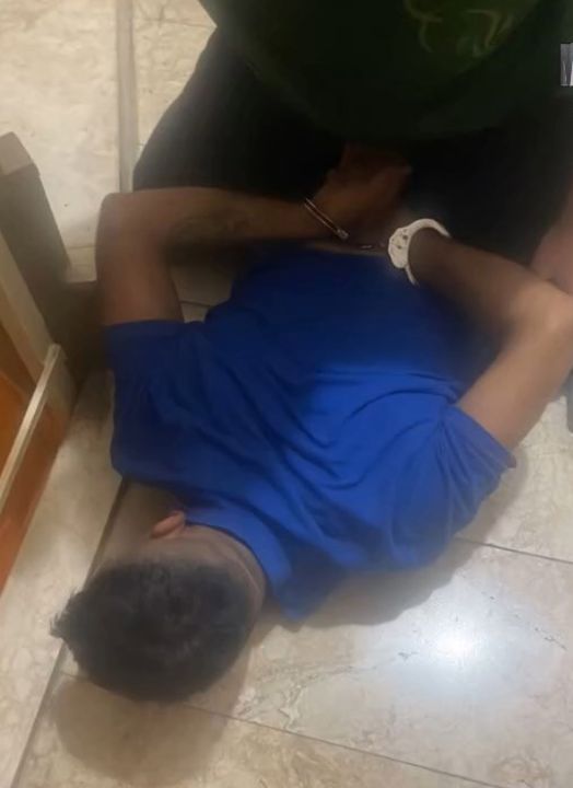Otomobilin kapısında tabanca gizlemek için düzenek bulundu