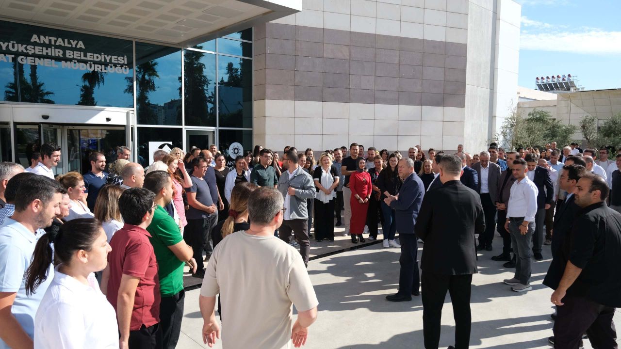 Emekliye ayrılan Kurt'a alkışlarla veda