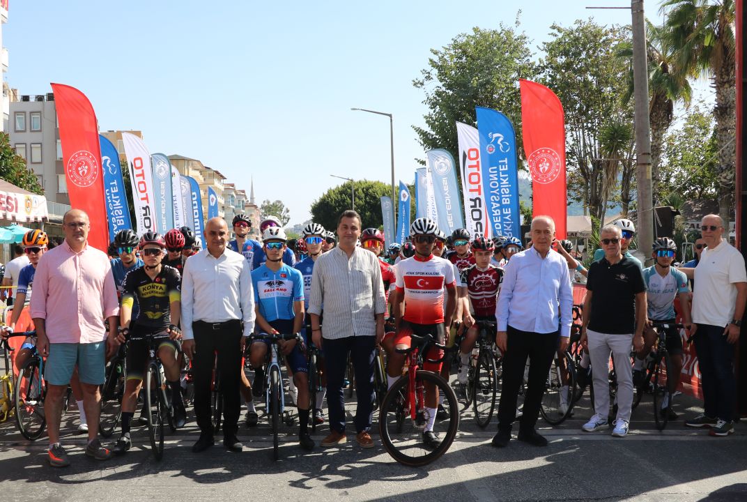 Türkiye Kupası Puanlı Yol Yarışları'nın son etabı Alanya'da yapıldı