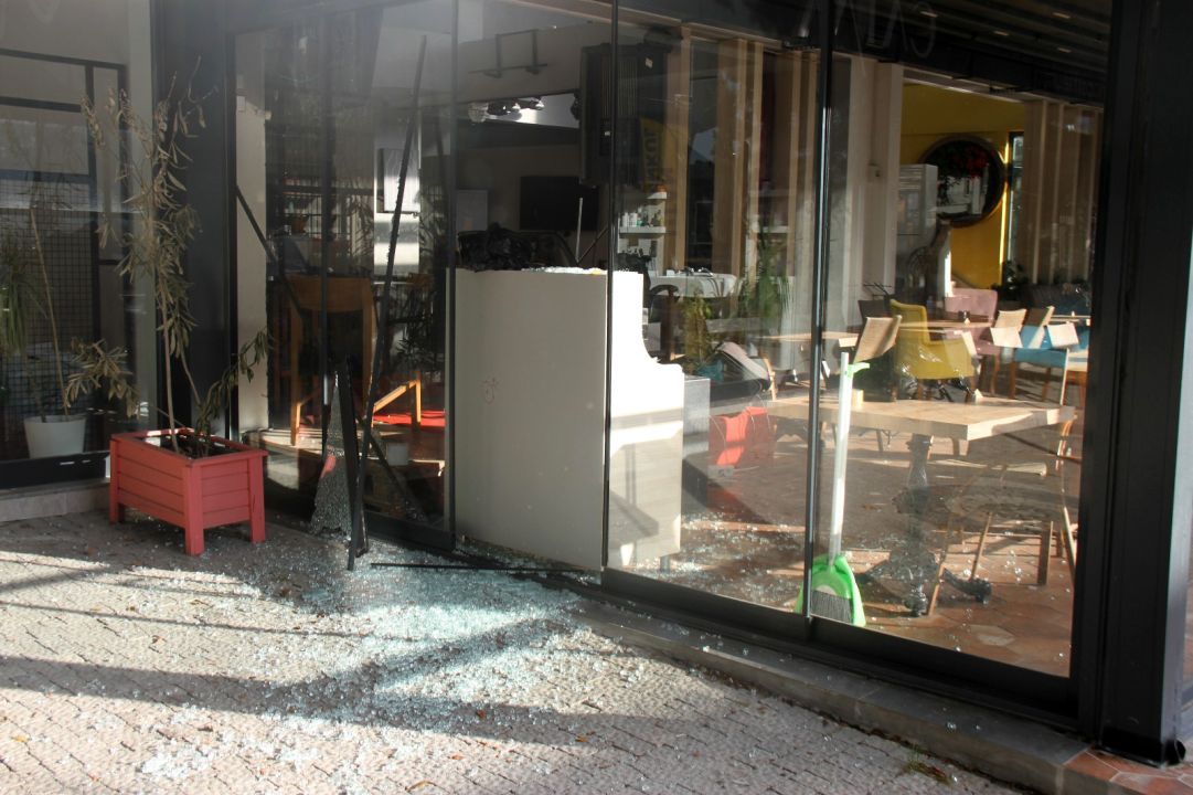 Gayrimenkul ofisinde silahlı kavga: 2 ölü, 1 yaralı