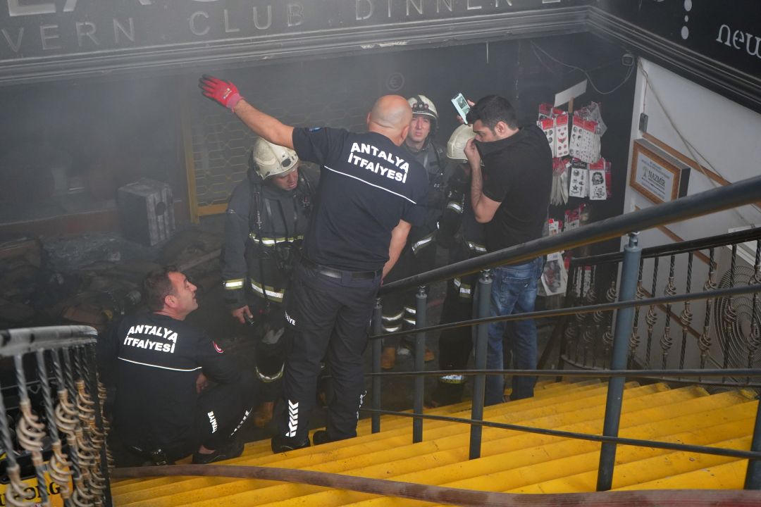 İş hanındaki yangın kısa sürede söndürüldü