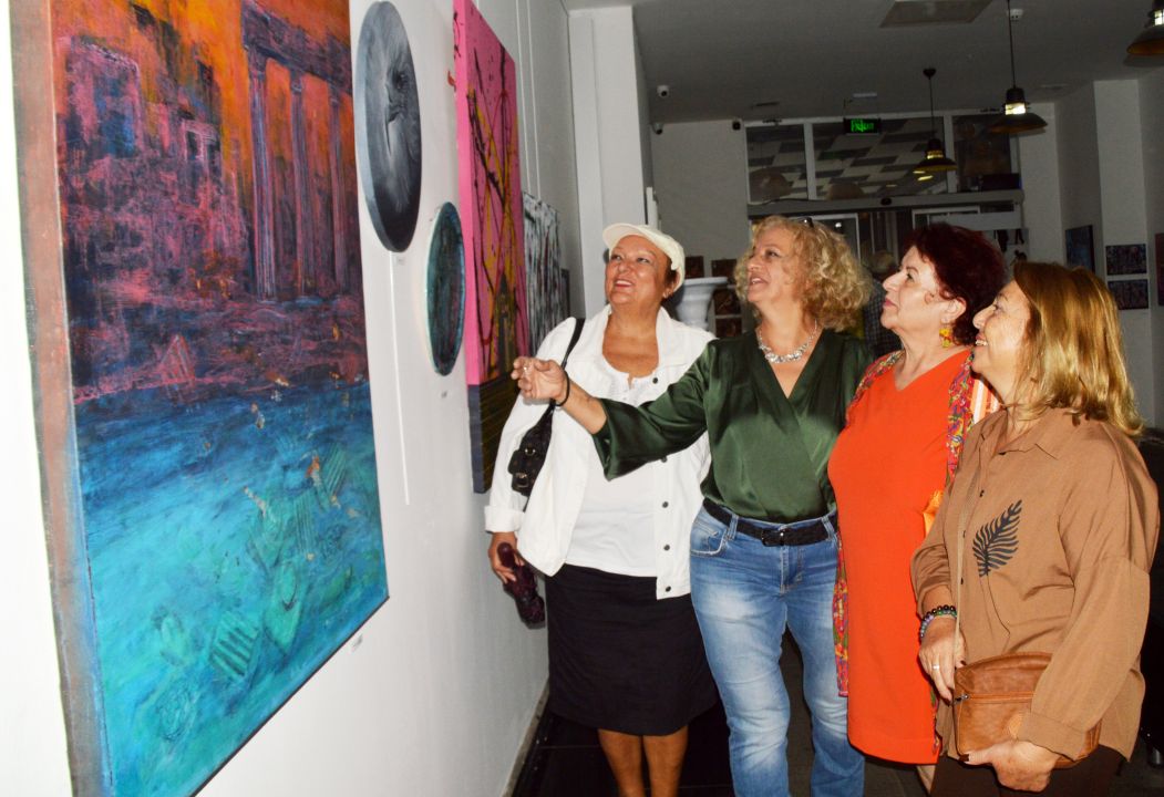 Sanat Galerisinde 102 Sanatçının Eserleri Sergilendi