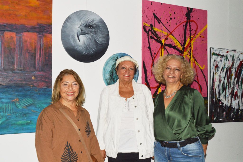 Sanat Galerisinde 102 Sanatçının Eserleri Sergilendi