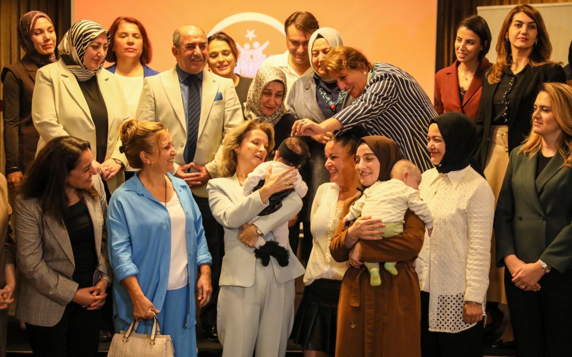 Antalya'da bu yıl 43 çocuk, koruyucu ailelerin yanına yerleştirildi