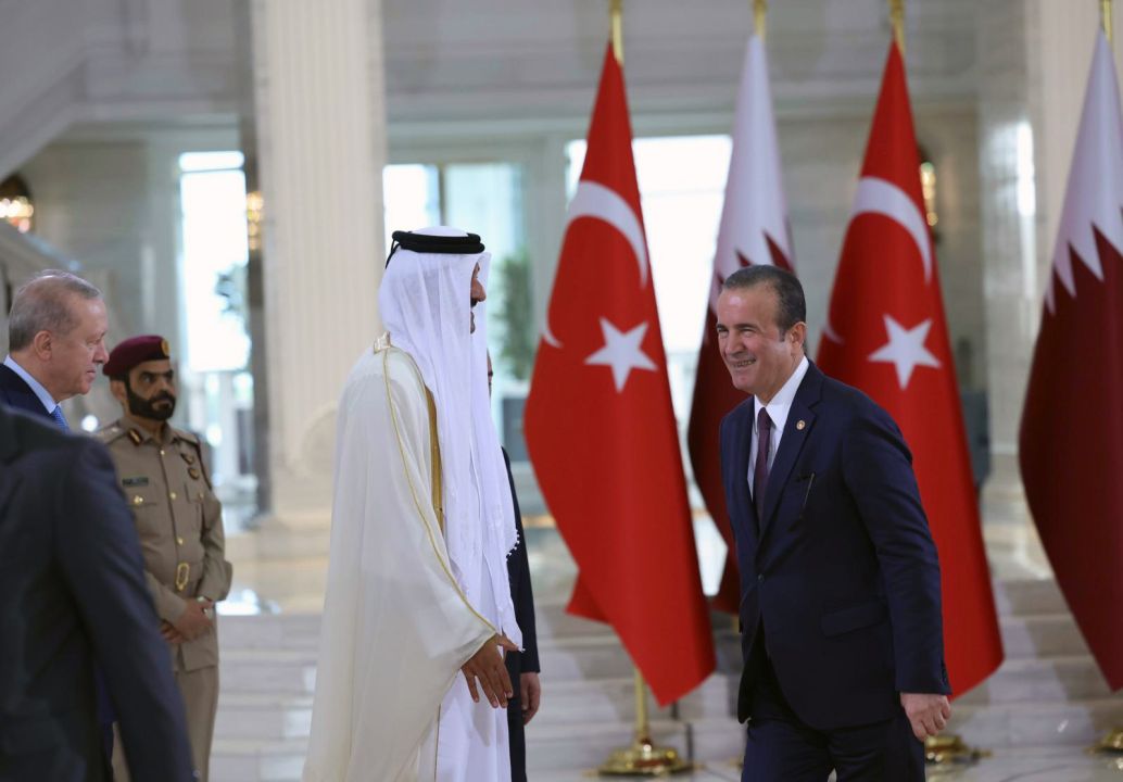 Cumhurbaşkanı Erdoğan'ın Körfez turunda Antalya'dan iki milletvekili