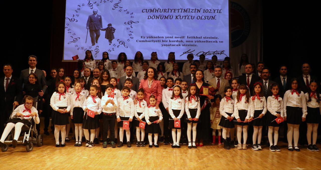 Çocukların sesinden 'Cumhuriyet'