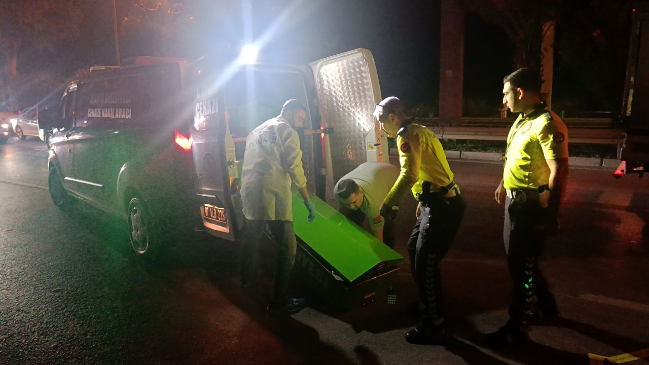 Otomobille çarpışan motosikletli hayatını kaybetti