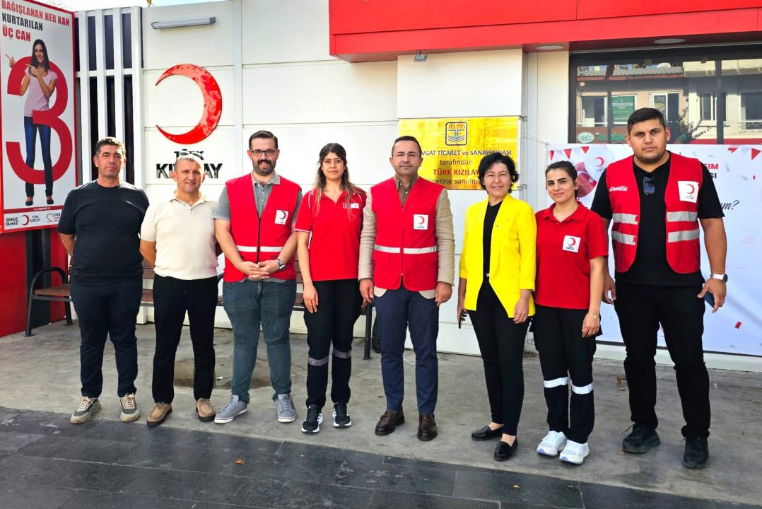 Başkan Güngör'den Türk Kızılay kan bağış birimine ziyaret