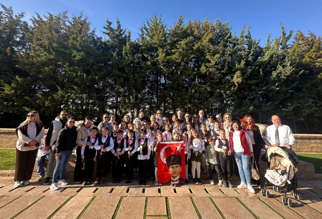 İlkokul öğrencileri, Anıtkabir'de Ata'yı andı