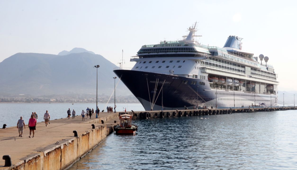İngiliz turistler kruvaziyerle Alanya'da