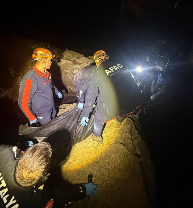35 metrelik falezlerden düşen kişi hayatını kaybetti
