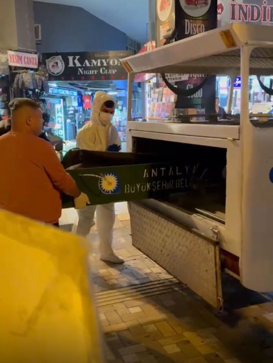 Kapı açılınca çürümüş ceset bulundu