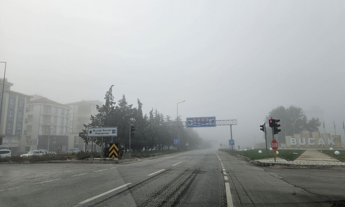 Bucak'ta sis görüş mesafesini düşürdü