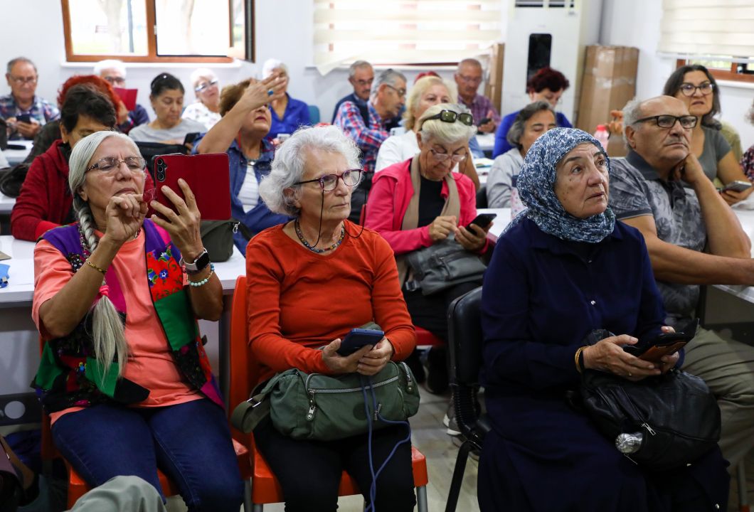 Akıllı telefon kullanımı eğitimine yoğun katılım
