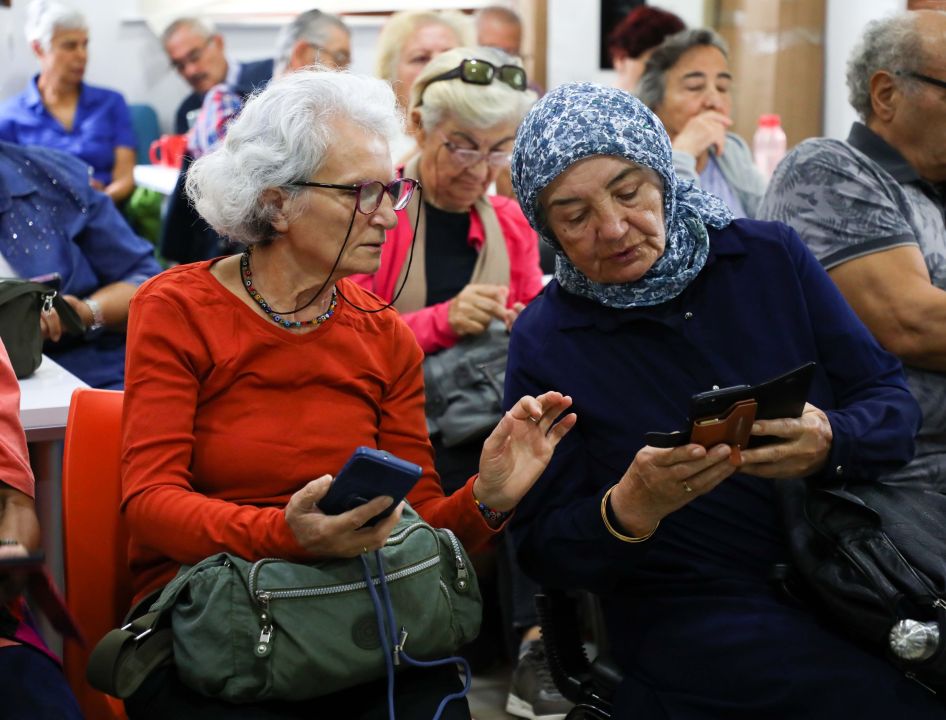 Akıllı telefon kullanımı eğitimine yoğun katılım
