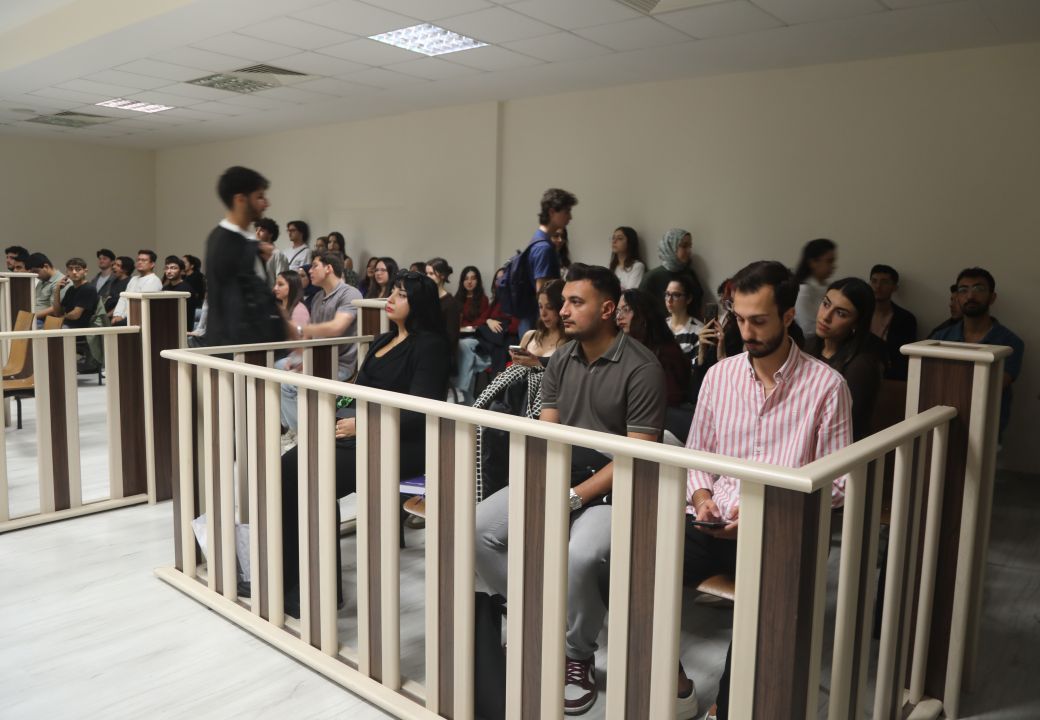 Hukuk öğrencilerinden gerçeğini aratmayan duruşma
