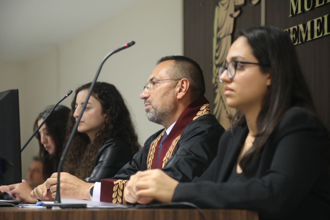 Hukuk öğrencilerinden gerçeğini aratmayan duruşma