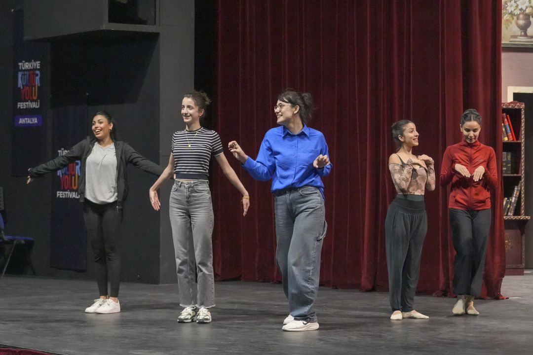 'Dino Ormanı' sahneye çıkıyor