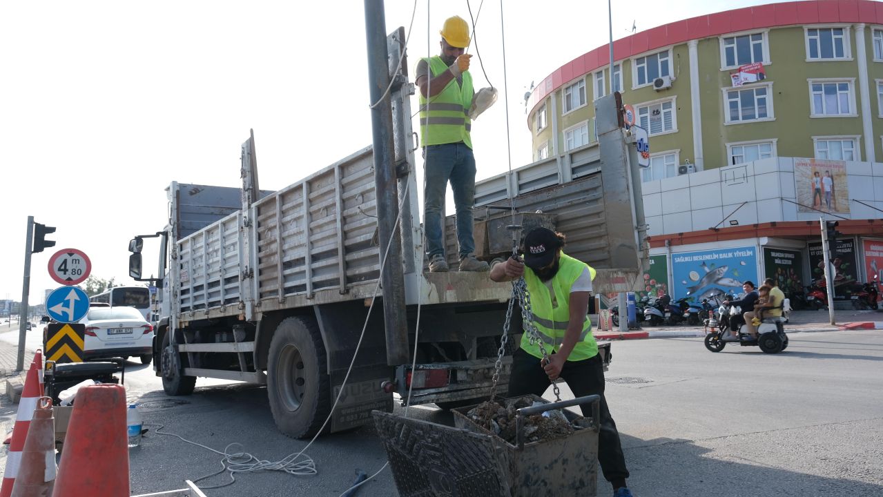 ASAT, Kepez'de yağmursuyu hatlarını temizliyor