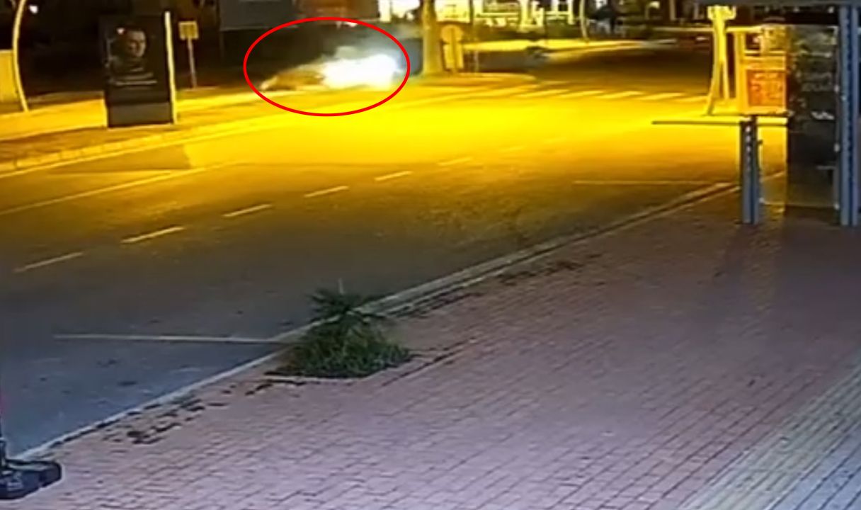 Otomobilin çarptığı motosikletli hayatını kaybetti