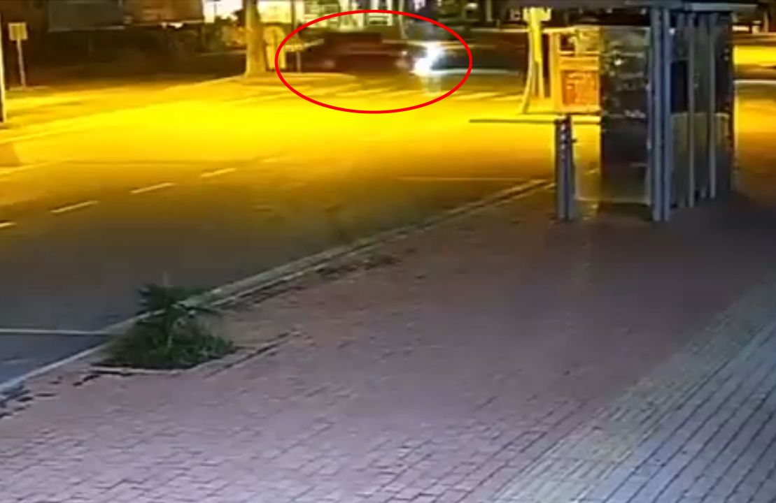 Otomobilin çarptığı motosikletli hayatını kaybetti