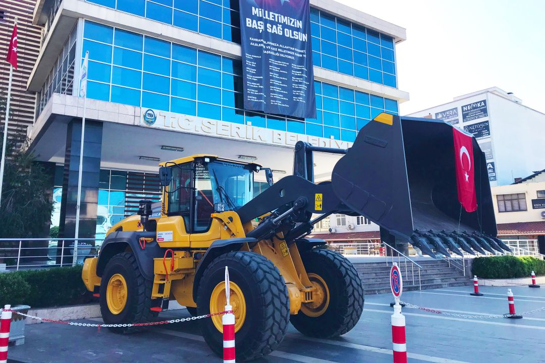 Serik Belediyesi'ne 4 yeni hizmet aracı