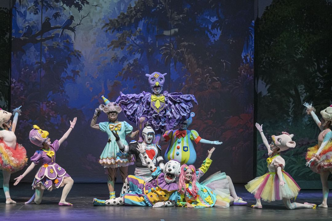 'Dino Ormanı' ile miniklerin neşeli sesleri sahneyi doldurdu